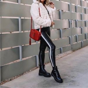 ☑️Spanx Faux Leather Side Stripe Leggings s